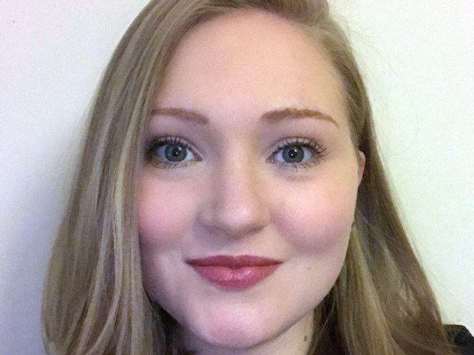 Headshot Holly Green (1)
